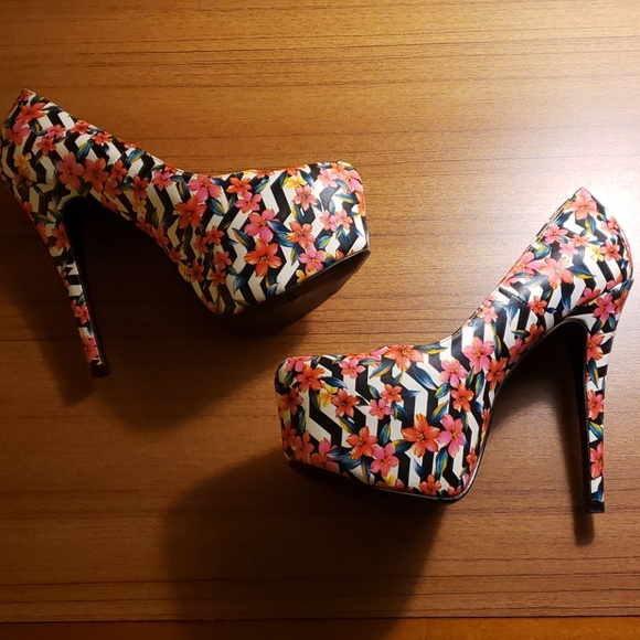 Cute floral print platform heels - Picture 2 of 2